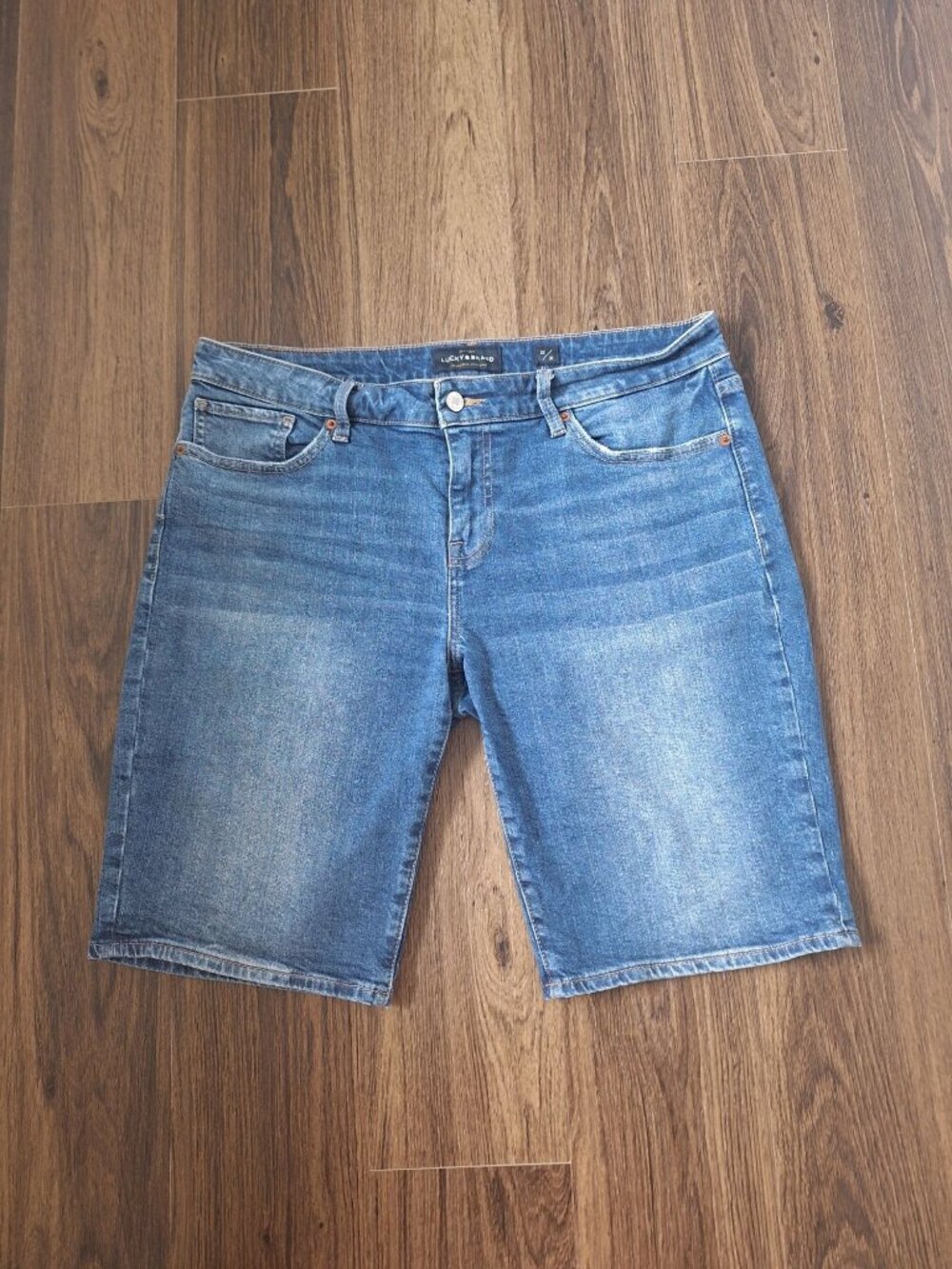 💙 Lucky Brand Denim Bermuda Shorts Womens Waist 36 Blue Stretch Mid Rise Casual